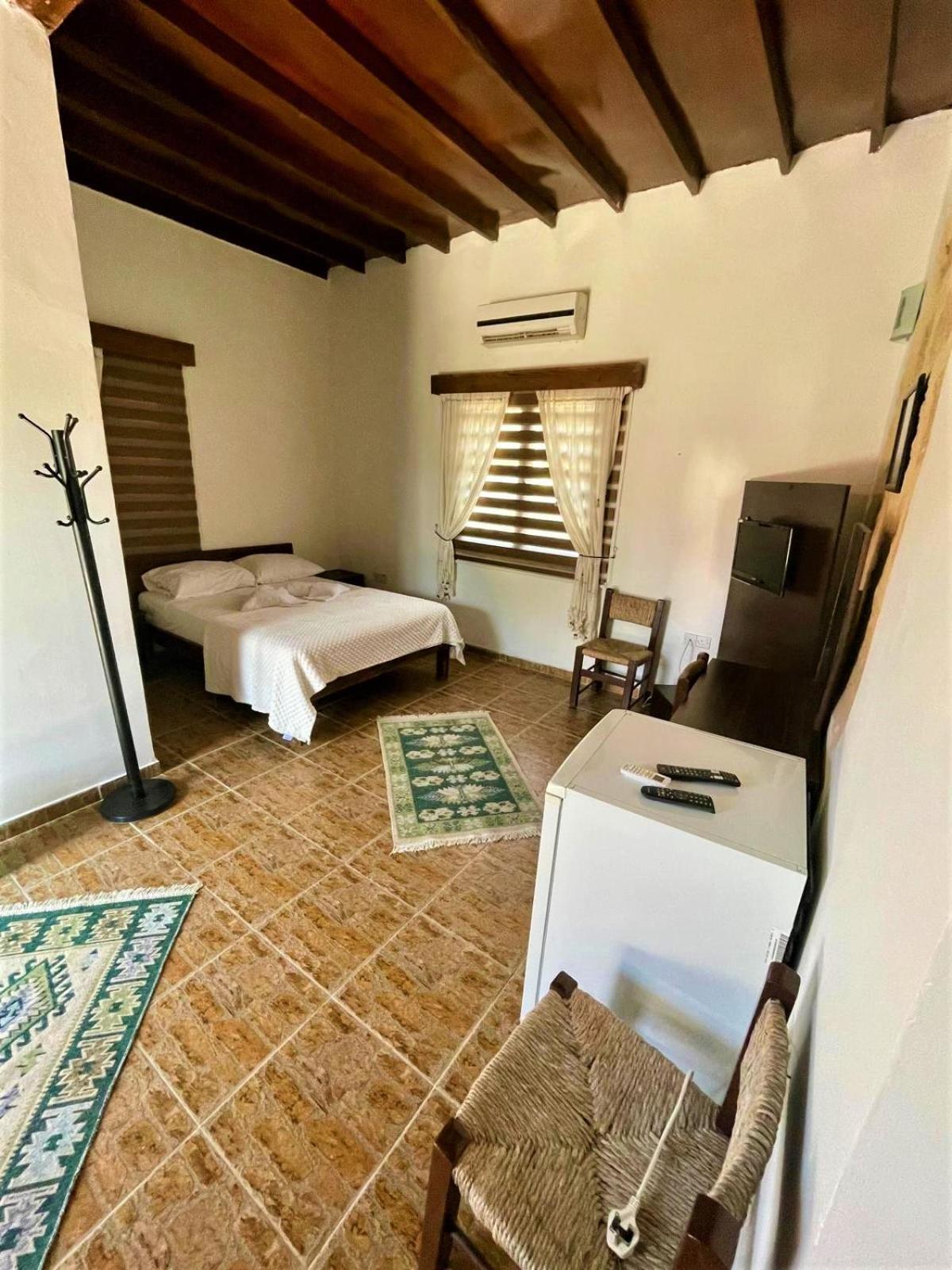 Castle Karpasia Guest House Authentic Atmosphere ! Rizokarpaso Habitación foto